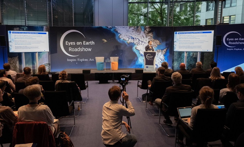 Rotterdam hosts first ever Copernicus 'Eyes on Earth' Roadshow Rotterdam hosts first ever Copernicus 'Eyes on Earth' Roadshow